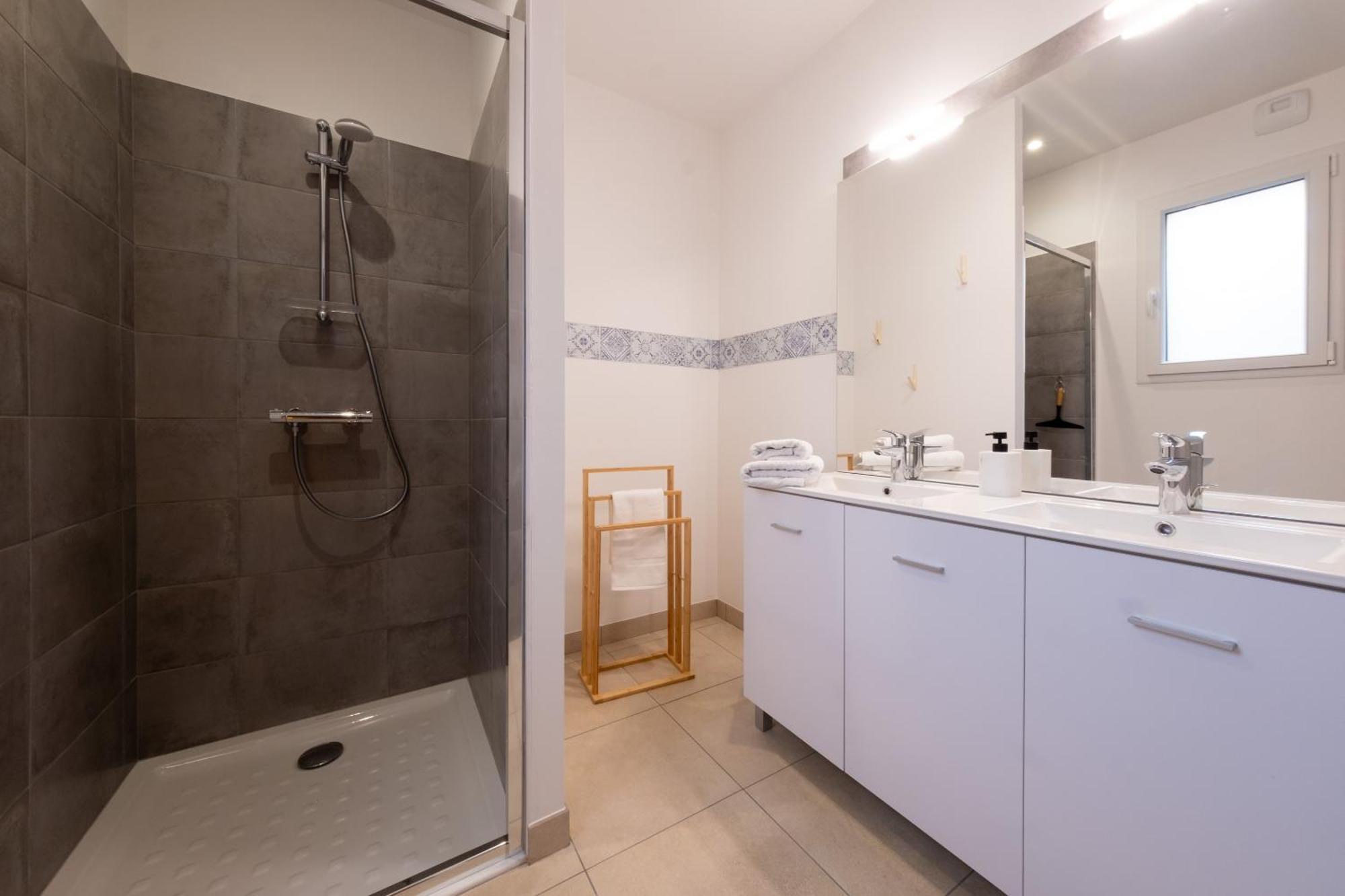 Appart Hotel La Gacilly-Centre Ville-Spa-Parking Экстерьер фото